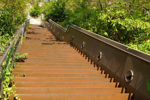 Photo de détail des escaliers dessinés par Pierre Scodellari, architecte à Lyon, design d'objets urbains
