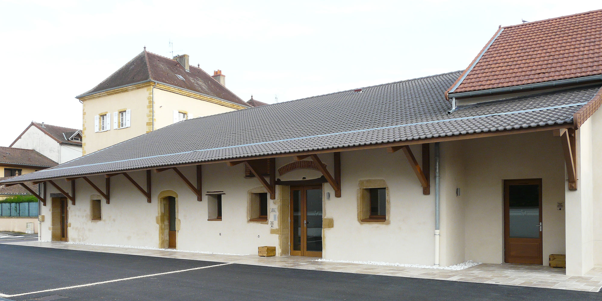 Photo de la façade de la maison funéraire de Marcigny Saône et Loire, projet de Pierre Scodellari architecte DPLG Loire - Rhône-Alpes Auvergne