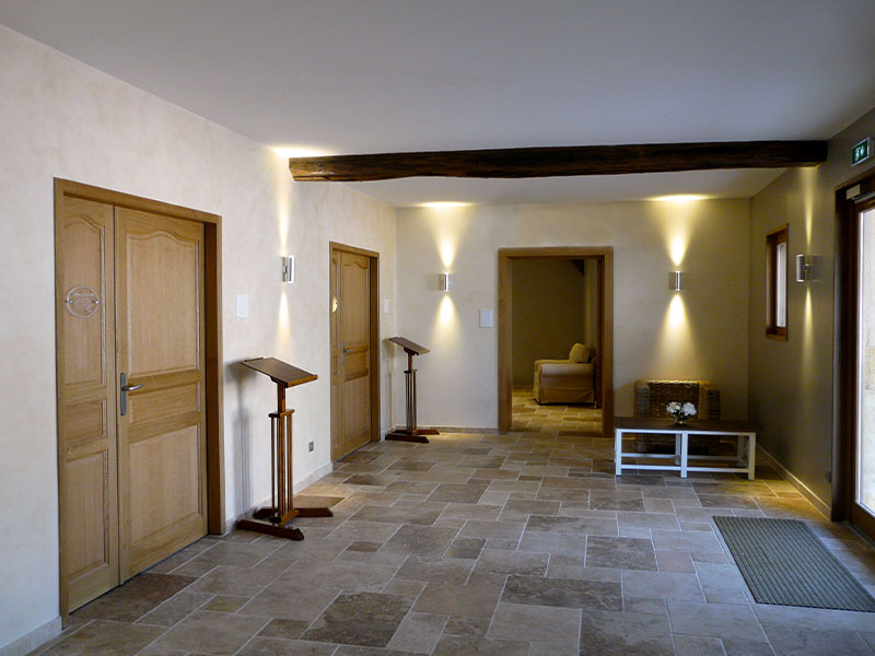 Photo de l'intérieur suite à la réhabilitation de la maison funéraire de Marcigny Saône et Loire, projet de Pierre Scodellari architecte DPLG Lyon - Rhône-Alpes Auvergne