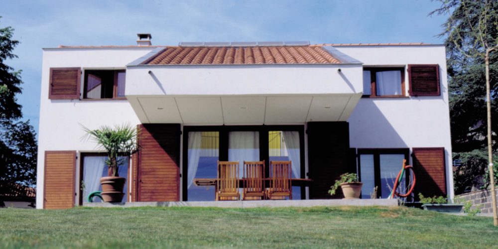 Photo de la façade d'une maison : Construction d'une maison individuelle d'architecte, architecte loire rhone alpes Auvergne Scodellari architecte