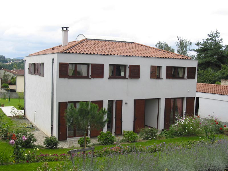 Photo de l'extérieur d'une maison : Construction d'une maison individuelle d'architecte, architecte loire rhone alpes Auvergne Scodellari architecte