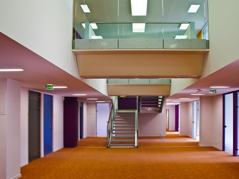 Photo détail du hall de la maison de l'emploi de Saint-Fons, projet de création de Pierre Scodellari, architecte DPLG Loire - Rhône-Alpes Auvergne