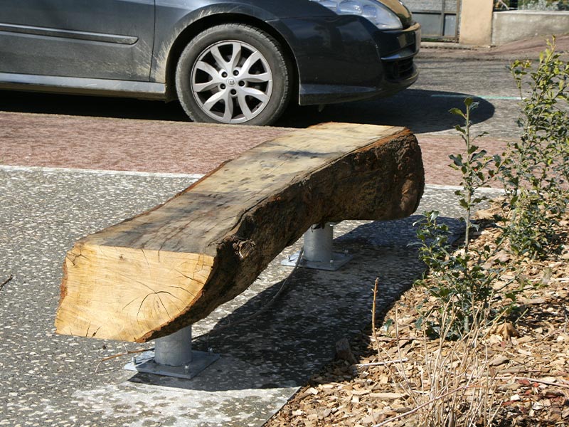 Photo d'un banc d'ombrières pour le parc de la Brévenne à L'Arbresle (69), dessinées par Pierre Scodellari - Atelier sc-a - architecte et conception objet urbain