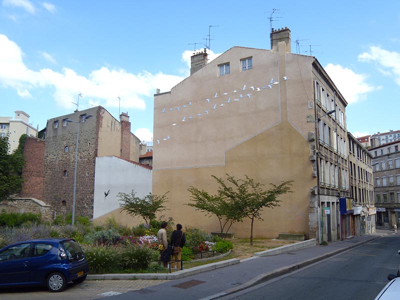 Photo d'un immeuble en vue d'un projet de réhabilitation d'un immeuble de logements collectifs Rue Pyat à Saint Etienne. Architecte : Pierre Scodellari - Atelier sc-a - architecte Loire, architecte Lyon et région, architecte DPLG